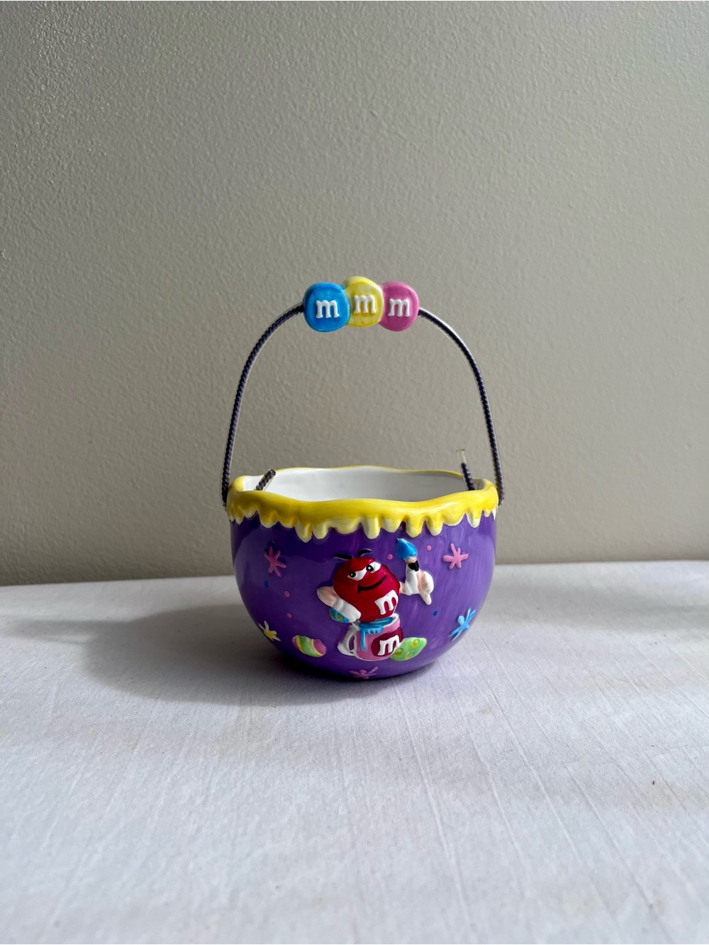 M&M decorative candy-themed bucket/container